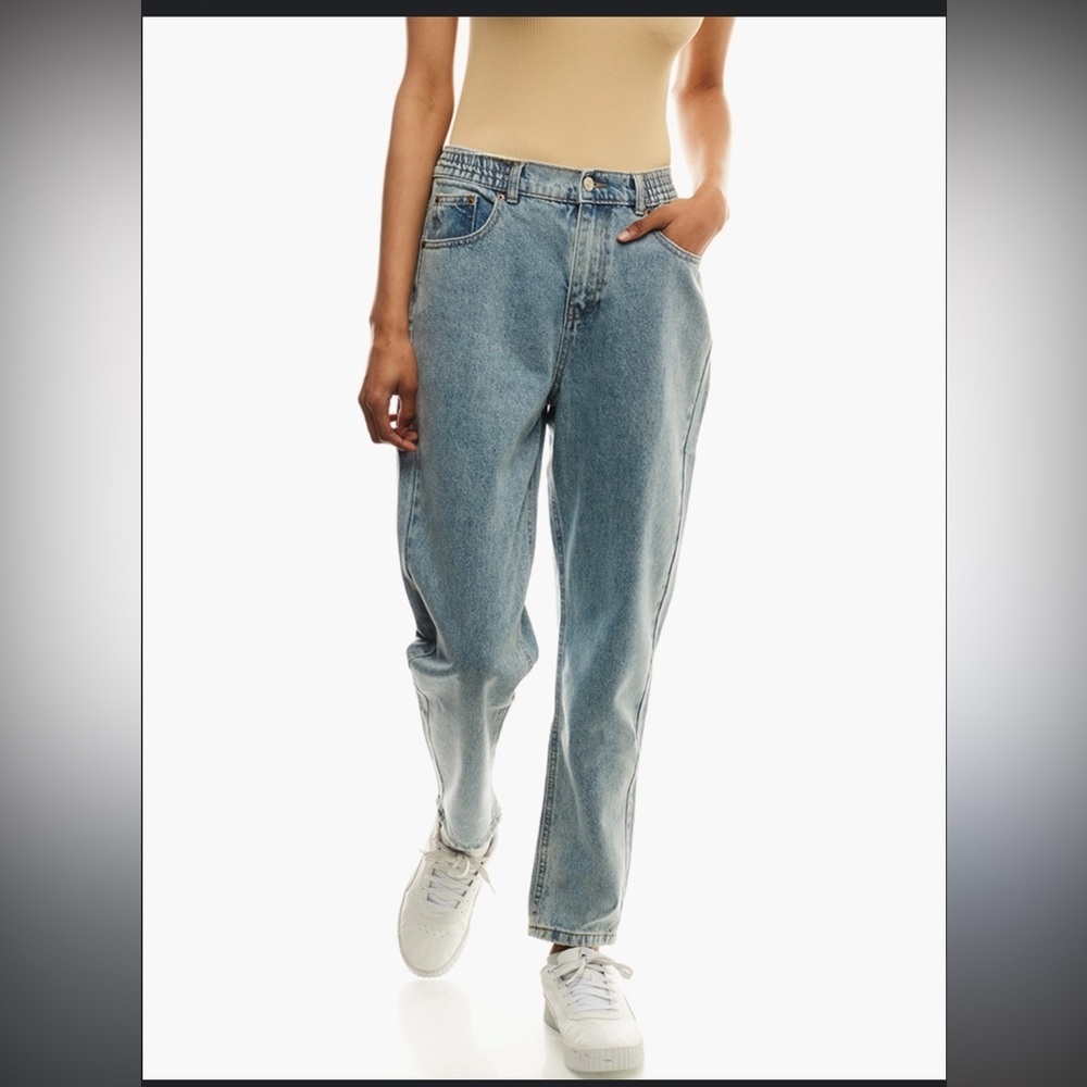 Forever 21 Light Blue High-Rise Relaxed Jeans